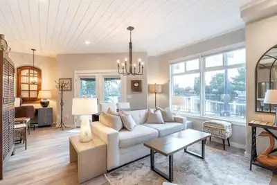 Image de Nouvelle Liste! Lakeside Urban Inn. . . Un joyau caché dans Tualatin!