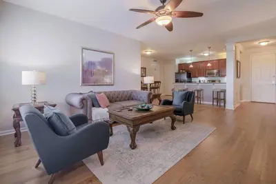 Image de Vista Cay. Vue sur le lac et feux d'artifice. À quelques minutes de tous les parcs. Marchez jusqu'à la Convention Ctr