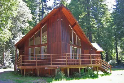 Image de La maison privée de Mendocino se trouve sur 16 acres \/ forêt de séquoias avec jacuzzi. 6-8 personnes.