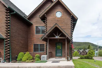 Image de 16 Cedar Shore Drive, 19 - Maison de ville avec accès au lac dans un emplacement central