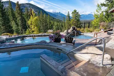 Image de Chalet de montagne spacieux et confortable avec mezzanine | Accès aux piscines chaudes!