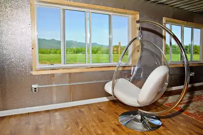 Image de Super sexy, maison de conteneur d'expédition! Vues sur les montagnes exceptionnelles!