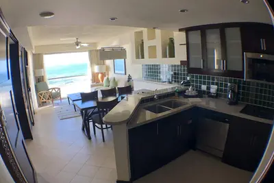 Image de Amazing Beachfront Condo pour 8 personnes dans le meilleur emplacement de la zone hôtelière de Cancun!