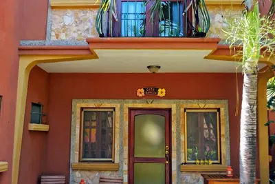 Image de 2 chambres de style salle de Townhouse dans quartier calme de Tamarindo, pied de la plage
