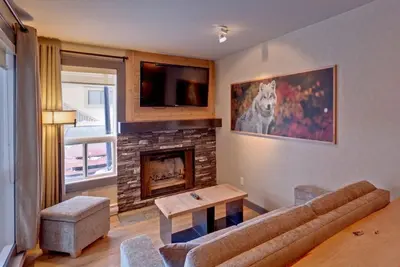 Image de Nouveau + Condo Unique Wolf | Accès au bain à remous