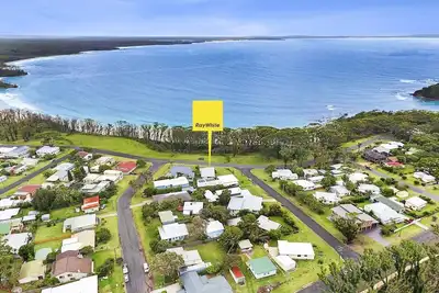 Image de Yonder est une maison de vacances à Bendalong en face de la réserve de plage de Washerwomans