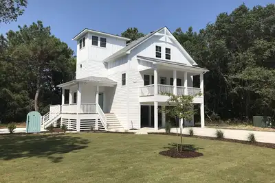 Image de 4 Master Suites - Piscine communautaire, centre de remise en forme, Clubhouse - Renseignez-vous sur la réduction de septembre / octobre