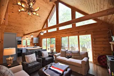 Image de Log Cabin sur Spring Fed Lake Little Bear