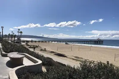 Image de Duplex enchanteur espagnol avec vue sur l'océan. . . 1 Block to Beach!