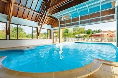 Image de Maison ensoleillée et rustique pour 8 | Accès piscine et bain à remous