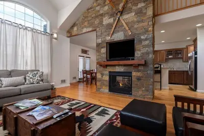 Image de Aspen Creek Town Home sur Skill Hill Road