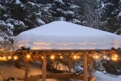 Image de Blacktail Retreat - Log Cabin avec Bain à remous - Sun Peaks \/ Heffley Lake