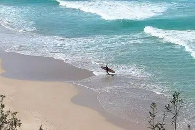 Image de Manyana Beach Break situé sur le front de mer absolu surplombant Inyadda Beach. Wifi disponible