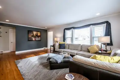 Image de Classique moderne! * Près de tout! * 10 personnes * Expo Center Super Close!