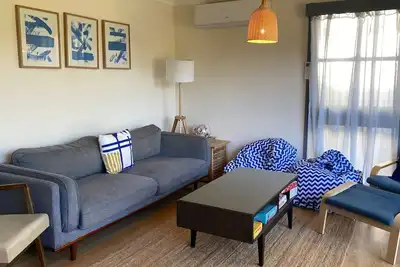 Image de Aqua une maison de vacances avec une cour arrière clôturée qui permet à un animal de compagnie, près de la plage de Manyana.