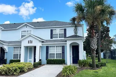 Image de 3 chambres, 3 salles de bain Townhouse - piscine privée - communauté fermée - 2 miles à Disney