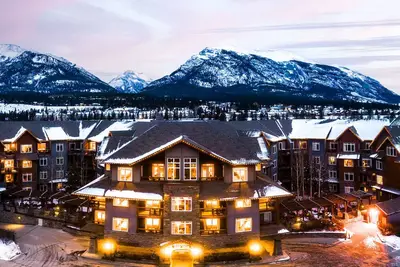 Image de Votre escapade en montagne | Balcon privé + 2 bains à remous et piscine!