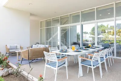 Magnificent GardenHouse 4br with direct Access to the Pool & Beach @Tres Mares