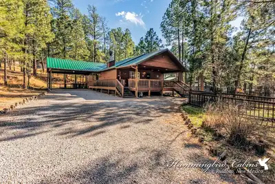 Image de Golden Pines: 'Tranquility Awaits' Avec spa & Animaux acceptés