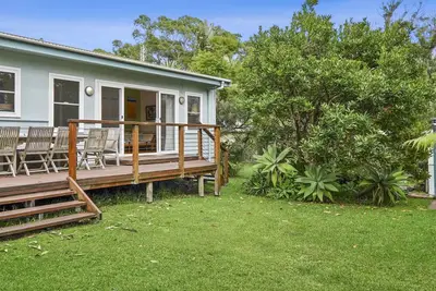 Image de Driftwood est une maison de plage classique de Bendalong près de la plage de Washerwomans