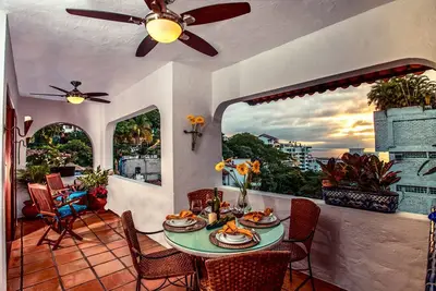 Image de Charmant condo Romantica Zone-océan et vue sur la montagne à quelques minutes de la plage!