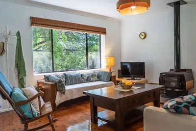 Image de Rare trouver à Bendalong à distance de marche des plages et des cafés.