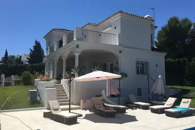 Image de Belle villa avec piscine chauffée très près de Puerto Banus