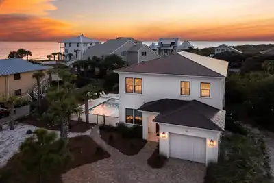 Image de Gulf Breeze - Custom Home, Grayton Beach, 30a, piscine privée, à quelques pas de la plage!