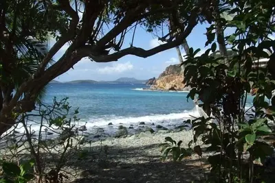 Image de Mampoo Hill - une maison en bord de mer à 20 mètres de l'océan avec une jeep en option