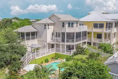 Image de R et R - Piscine privée, animaux acceptés, Gulf Trace, près de la plage!