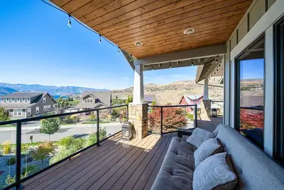 Uplake Perch atThe Lookout at Lake Chelan