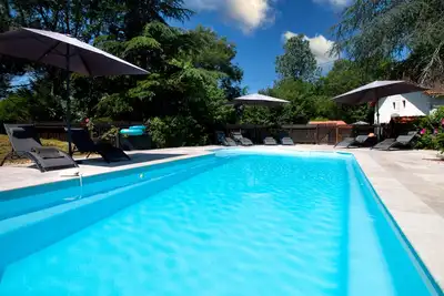 Image de Ferme familiale spacieuse avec piscine privée chauffée près de Bergerac et St Emilion