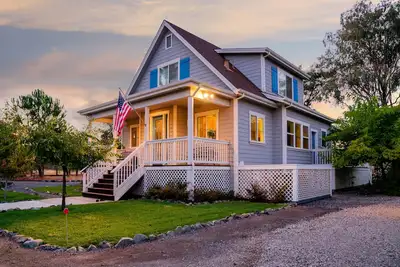 Image de 19 acres de retraite de la région viticole de la rivière russe, 6 plages privées, belle maison