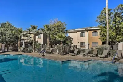 Image de Rénové! Resort Living- Gated, 2 Br- Piscine chauffée! ! Condo Desert Breeze