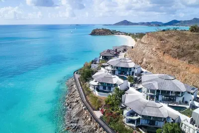 Image de Appartement de deux chambres avec de beaux jardins tropicaux luxuriants