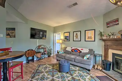 Image de Nouveau! Cosy Wintergreen Resort Condo avec accès à la piscine!