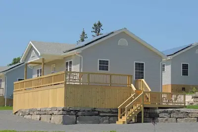 Image de Charmante maison de 2 chambres / 2 salles de bain