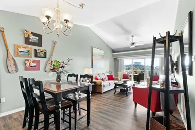 Image de Majestueux Condo sur Table Rock Lake - Vues pour des milles! Apportez votre animal et profitez de Branson!