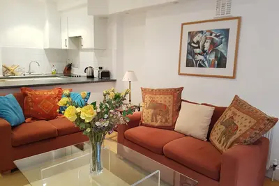 Image de Beau grand appartement près de Westfield et Olympia