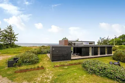 Image de Maison confortable à Lundby avec vue.