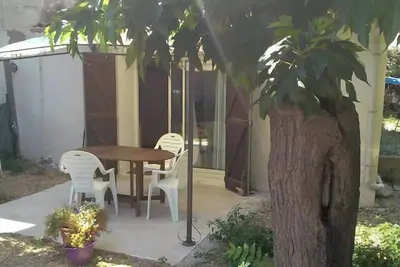 Image de Studio avec jardin en bord de mer et de l'Hérault - jardin parking et commerces