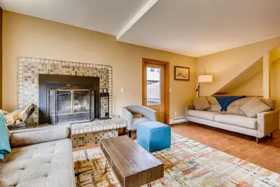 Image de Summit County Getaway - Marchez jusqu'au centre-ville de Frisco, détendez-vous dans une maison de montagne ensoleillée.