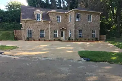 Image de Une toute nouvelle propriété vient d'être construit avec 4 suites de chambre à louer