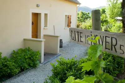 Image de Le Noyer: Gîte de luxe situé au calme à la maison avec utilisation de grandes piscines.
