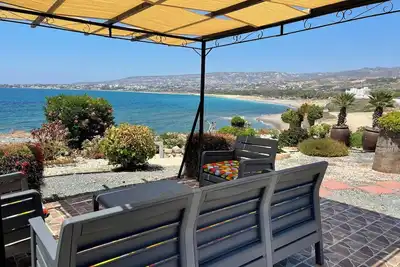 Image de Villa de luxe face à la mer avec 3 chambres, piscine privée, Tv satellite et Wi-Fi