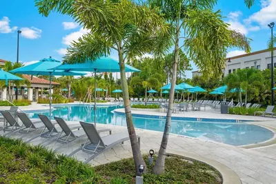 Image de Vista Cay Lake Delight! Près de la piscine. Près de Parks & Convention Center