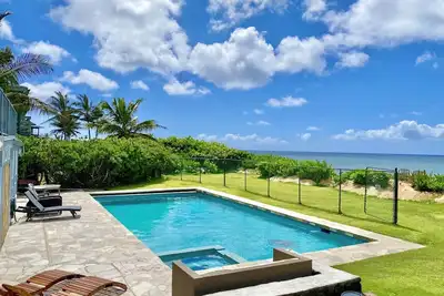 Image de Beachfront Home w / Oceanfront Pool près de Sunset Beach. Séjour minimum de 30 jours