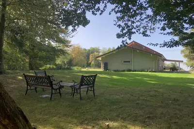 Image de Le calme en pleine nature avec un grand jardin