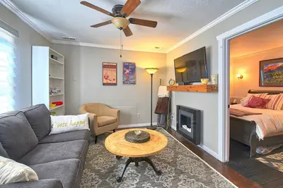 Image de Village victorien joliment rénové dans un emplacement super pratique près de Pcmr