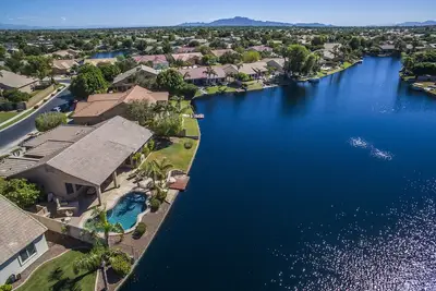 Image de ★ Accueil au bord du lac dans la belle communauté de golf d'Ocotillo ★ Piscine ★ Bbq ★ Vélo ★